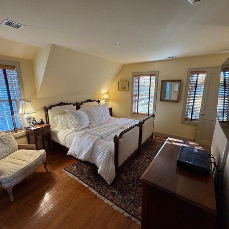 The 1708 House Bed & Breakfast Southampton Bagian luar foto