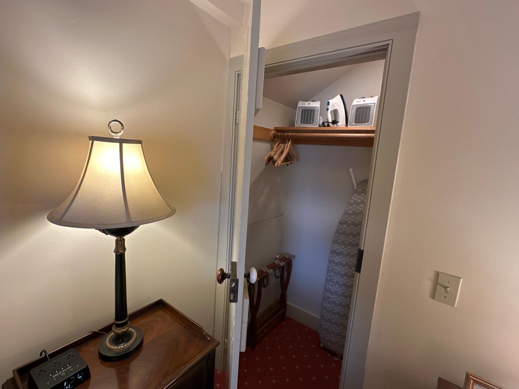 The 1708 House Bed & Breakfast Southampton Bagian luar foto